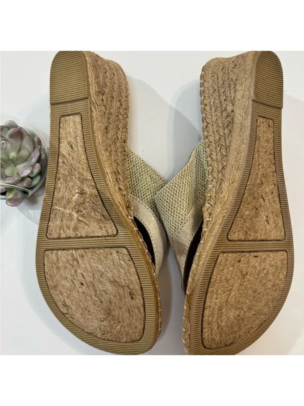 NWOT White Mountain Bandana Women's Thong Jute Wedge Sandal Gold Glitter Size 10